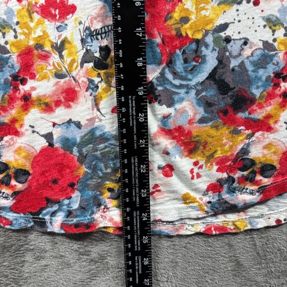 Torrid Classic Fit Tee Top Skulls Floral V-Neck Rock Punk Grunge Size 1 1X H211 - Picture 7 of 10